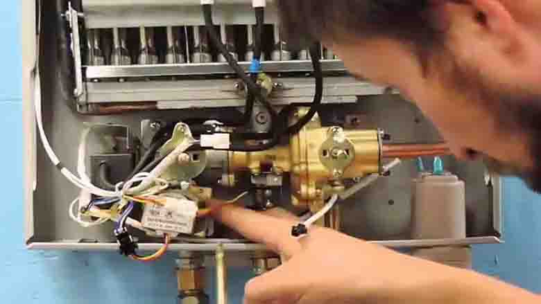 علت خاموش شدن آبگرمکن دیواری